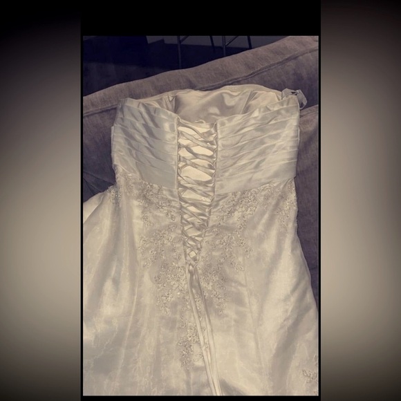 Mary’s Bridal Wedding Gown (3layer) size 20 will negotiate price. - Picture 2 of 15